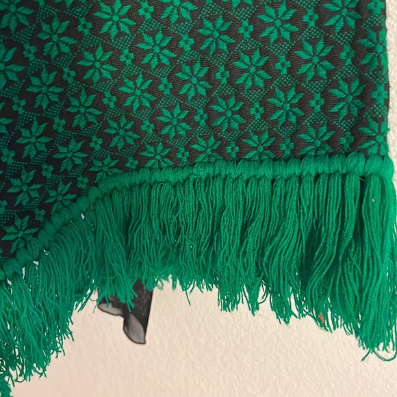 Hand made poncho - Picture 4 of 11